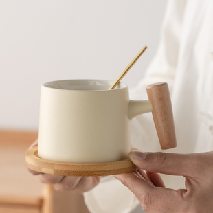 简约陶瓷咖啡杯子带勺碟套装情侣办公室高颜值喝水马克杯礼盒定制