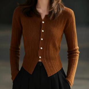 MONLOUVE时尚复古chic咖色v领长袖毛衣针织开衫女秋冬新款高级感