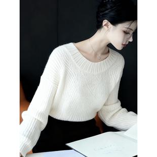 MONLOUVE休闲风高级感白色圆领长袖毛衣针织衫女秋冬新款简约洋气