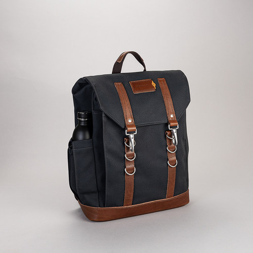 户外旅行双肩包propertyof