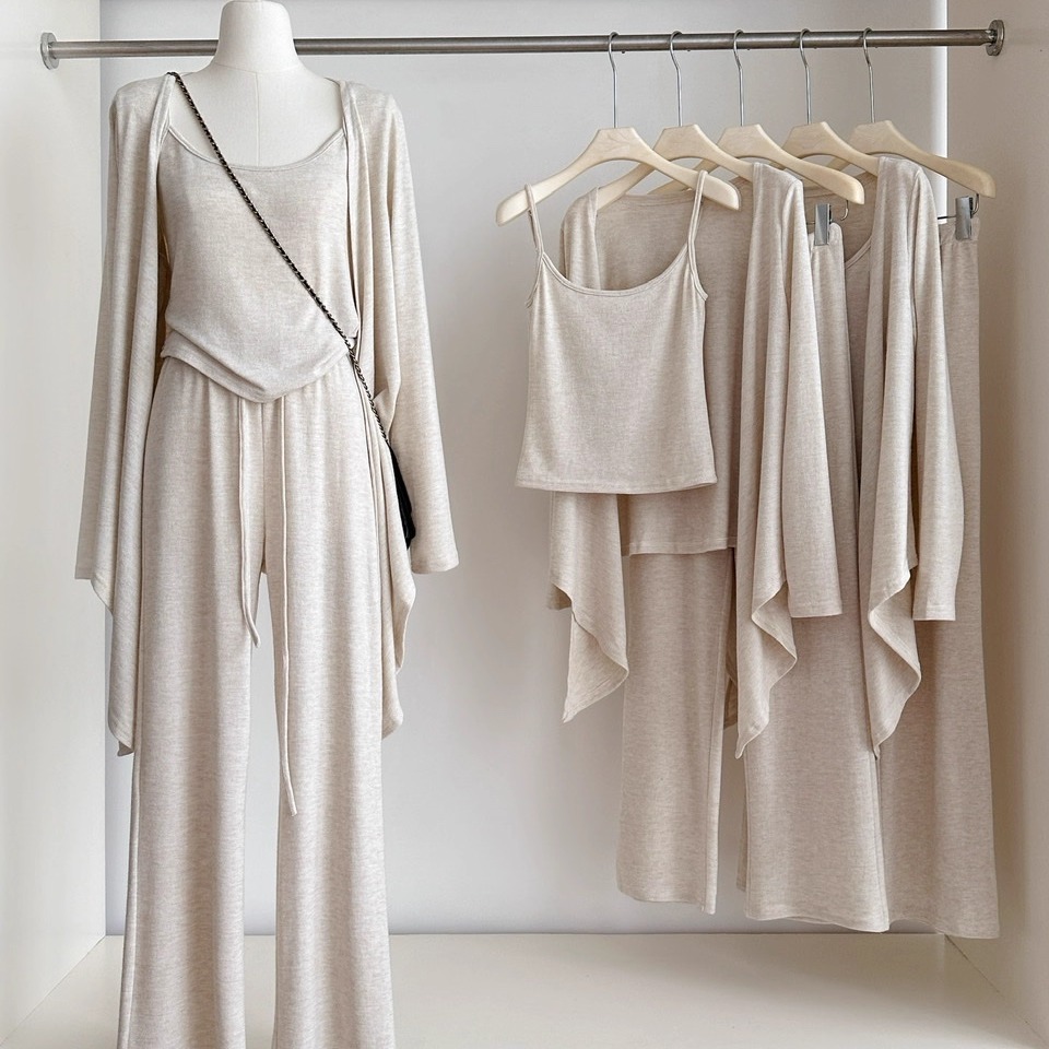 燕麦色针织开衫背心阔腿裤三件套