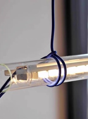 设计师一字餐厅吊灯红色2025新款孟菲斯现代书房吧台灯创意玻璃灯