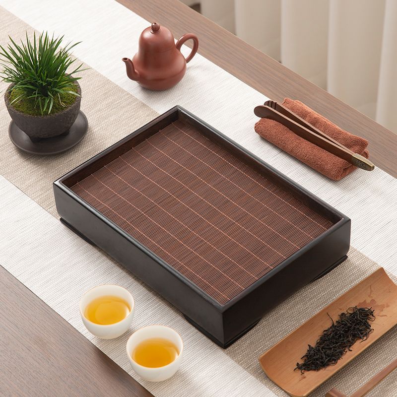 古朴的中式楠竹蓄水茶盘侧重兼容干湿泡茶与应用褐色竹席托盘收纳