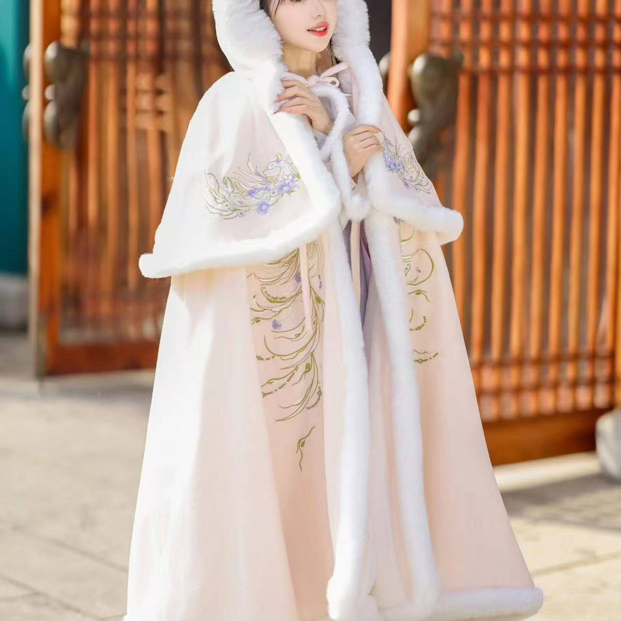 原创汉服女斗篷披肩汉服重工刺绣披风斗篷加绒加厚保暖秋冬季毛领