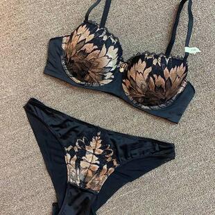Bra and Lace Underwea Push Embroidery Set Sexy Briefs