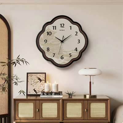 2025新款中古风客厅挂钟家用挂墙石英钟餐厅墙面书房大气静音时钟