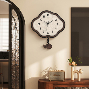 中古风云朵客厅挂钟家用餐厅卧室墙面静音时钟祥云钟表摇摆免打孔