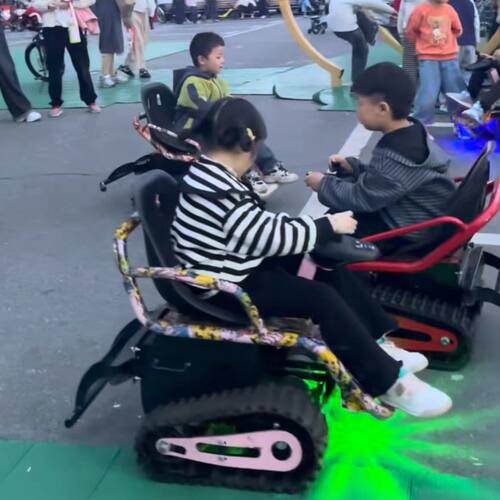 电动履带小坦克全地形沙滩车