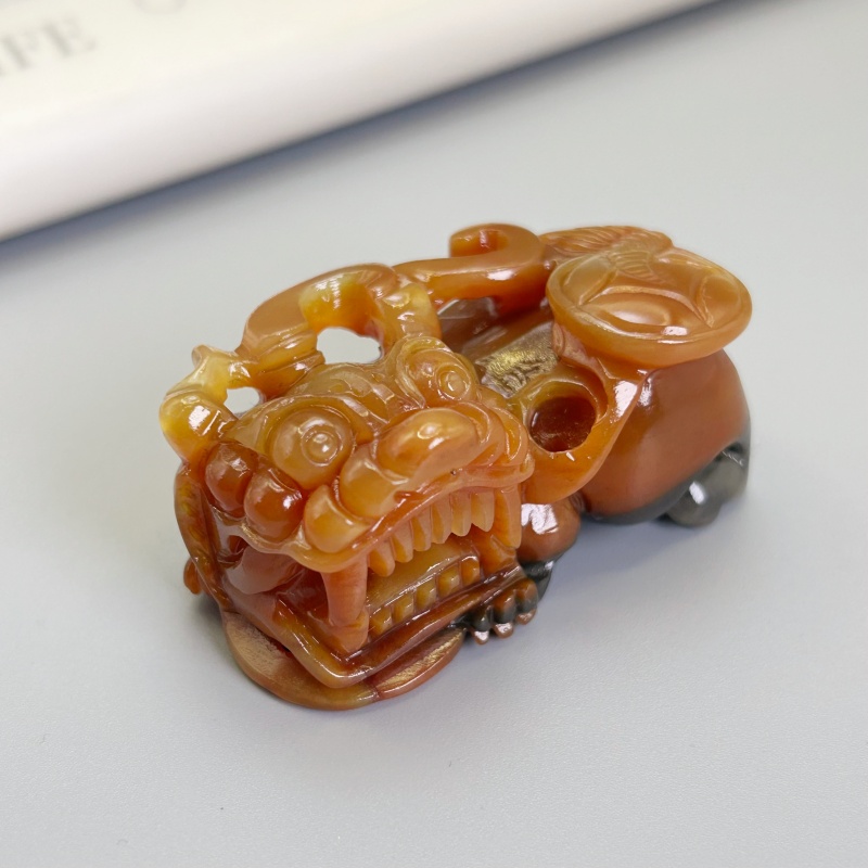 云南金沙黄龙玉霸王貔貅吊坠