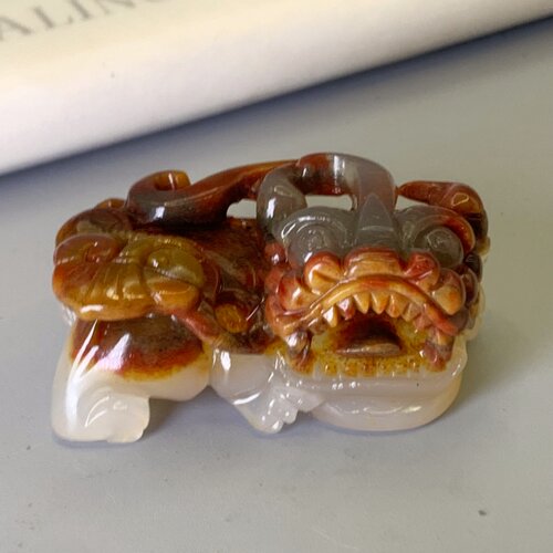 金沙招财黄龙玉精雕貔貅吊坠