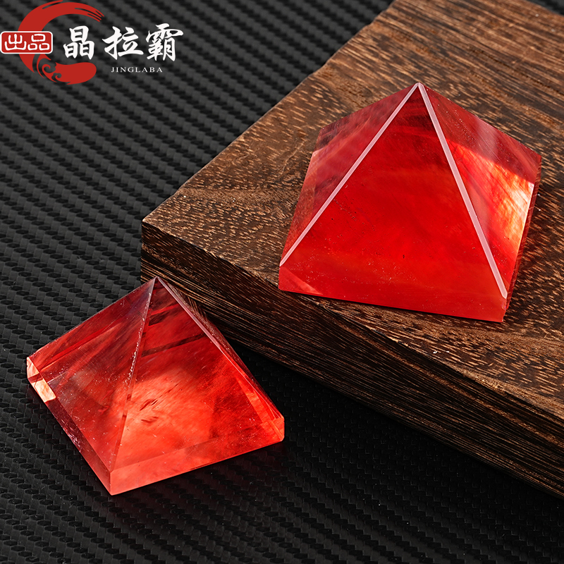 红色熔炼石金字塔摆件