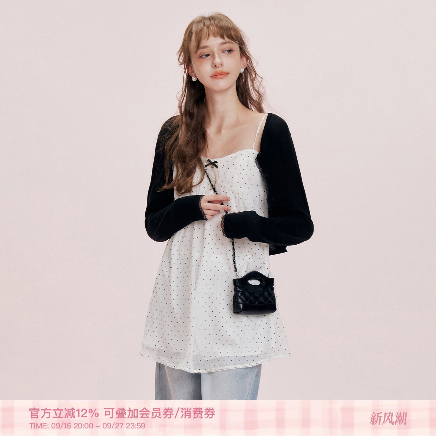 法式波点蝴蝶结抽褶吊带连衣裙图片