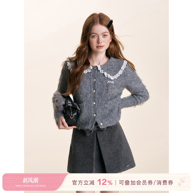 Kroche  绒绒暖意 植绒花朵扣 蕾丝花边娃娃领拉毛针织开衫
