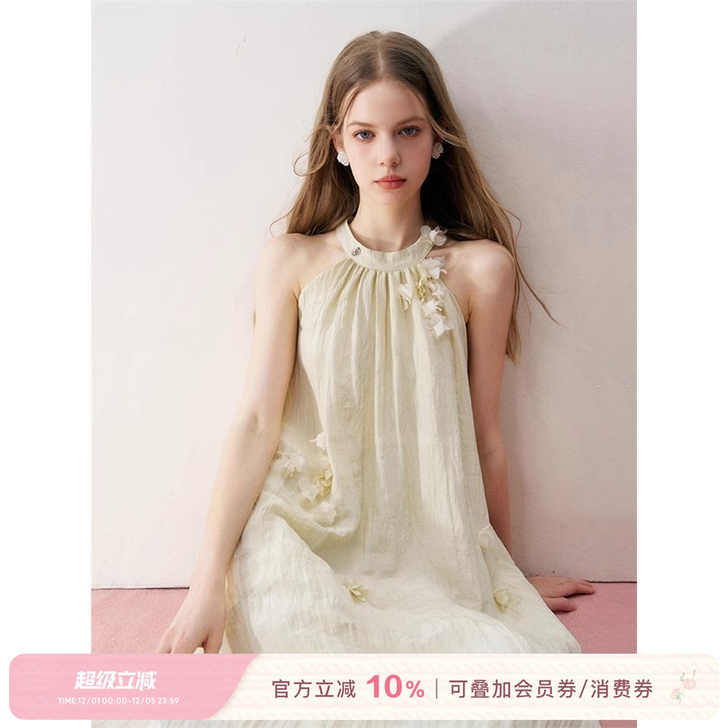 Kroche  水仙黄 垂感睡袍式 立体花淡黄挂脖连衣裙