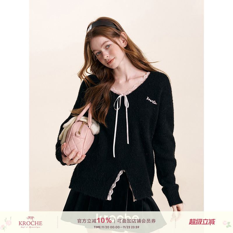 蕾丝花边拼接刺绣V领毛衣