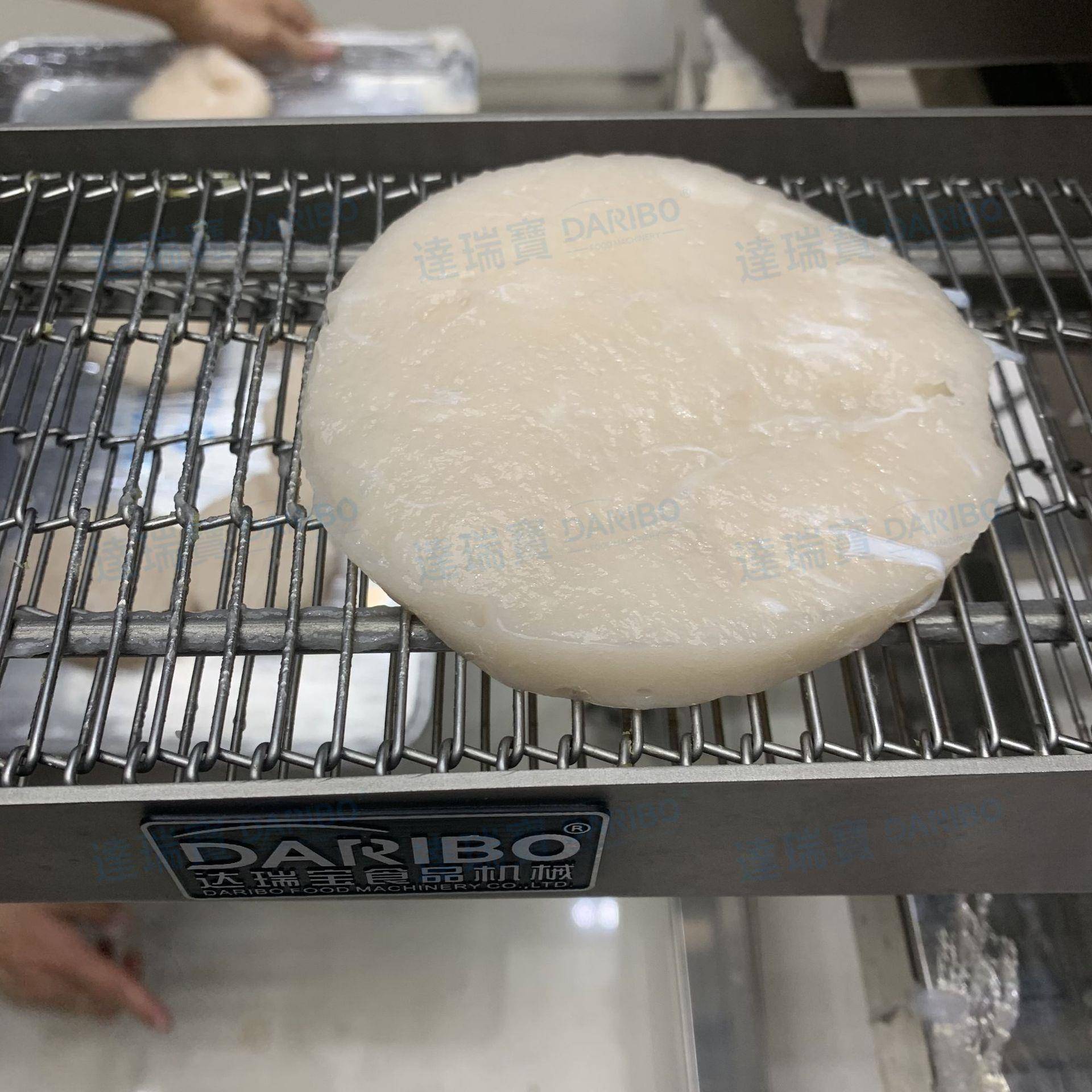 W肉饼成型机 麦乐鸡块成型机豆饼机全自动压饼机汉堡成型机