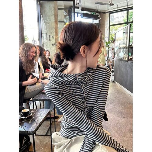 韩系条纹半开领连帽正肩