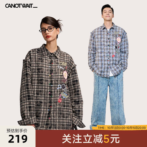 经典格纹衬衫设计 配上多个彩色小扣子点缀