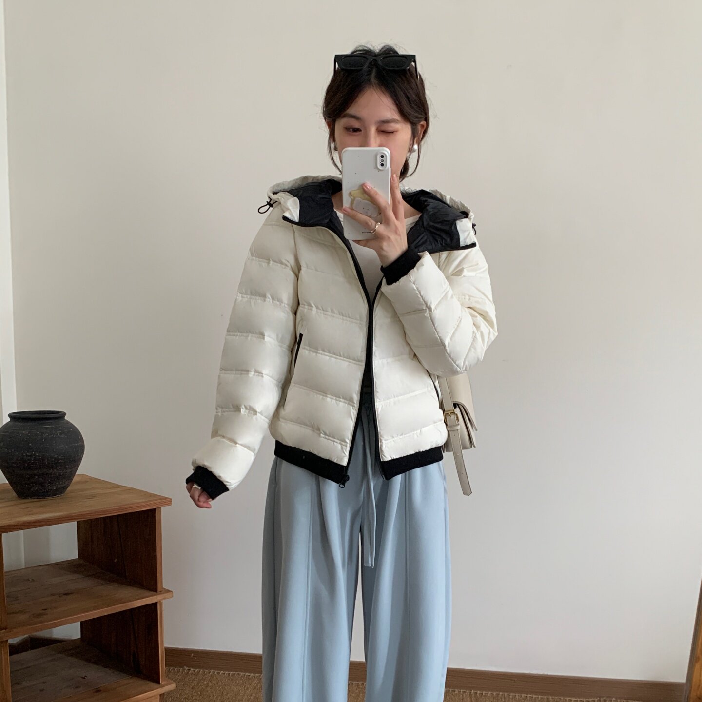 90白鸭绒女短款连帽保暖羽绒服