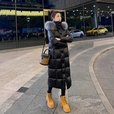 黑金鹅绒服带银狐毛领