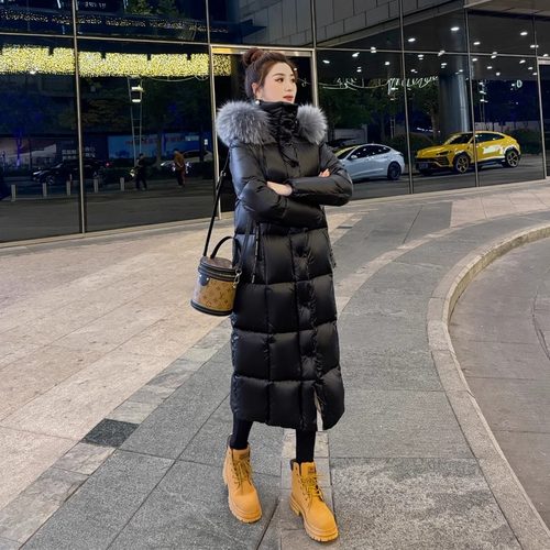 黑金鹅绒服带银狐毛领