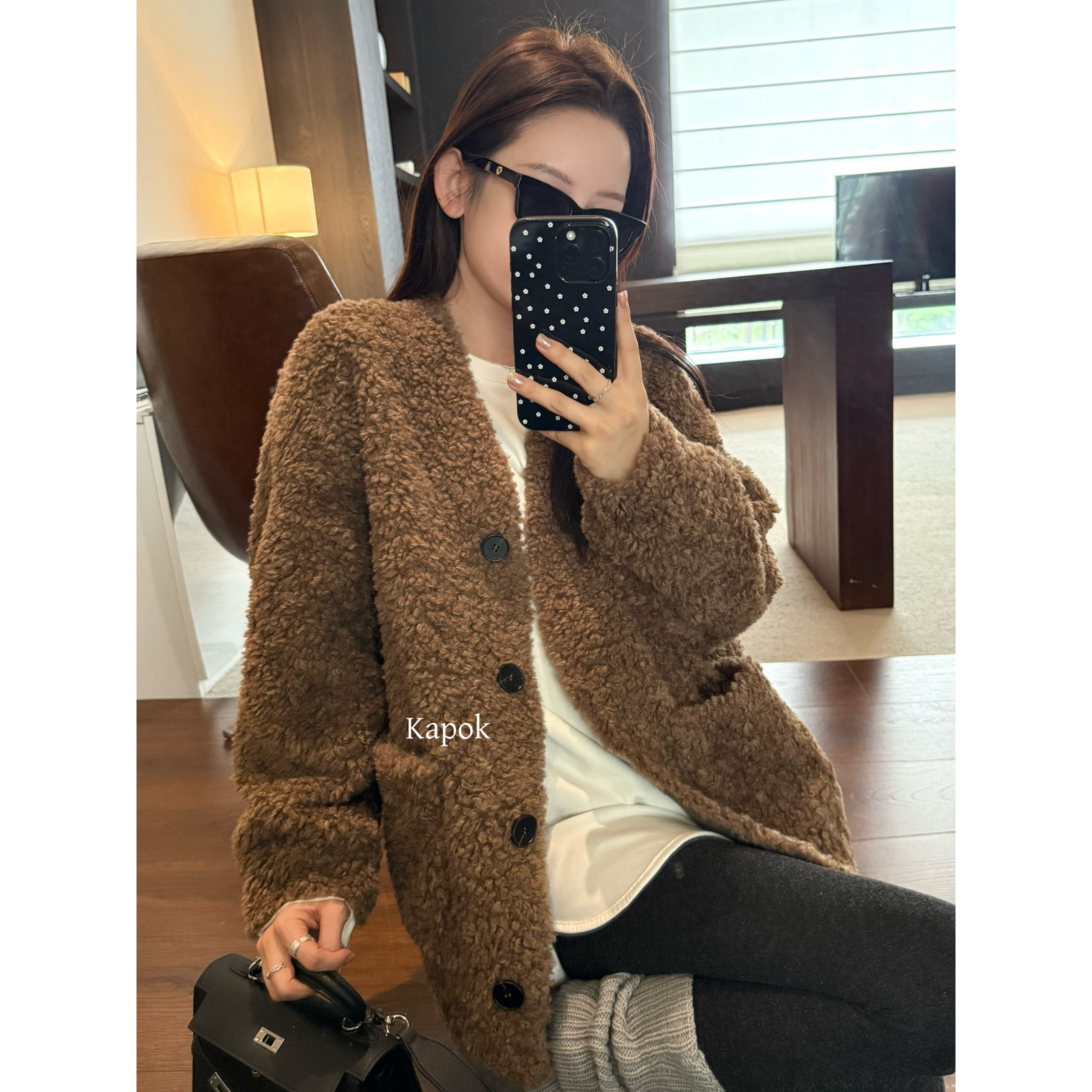 KAPOK-冬日小暖炉冬季环保皮草V领慵懒宽松羊羔毛短外套25F161