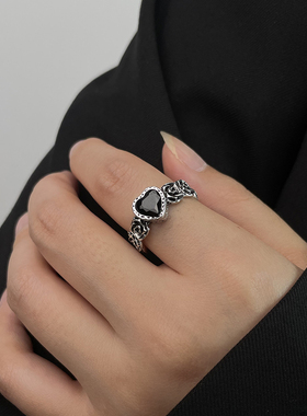 Vintage Flower Distressed Heart Shaped Black Zircon Rings