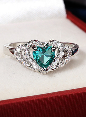 Creative Fashion Ladies Green Zircon Hand Holding Love Ring