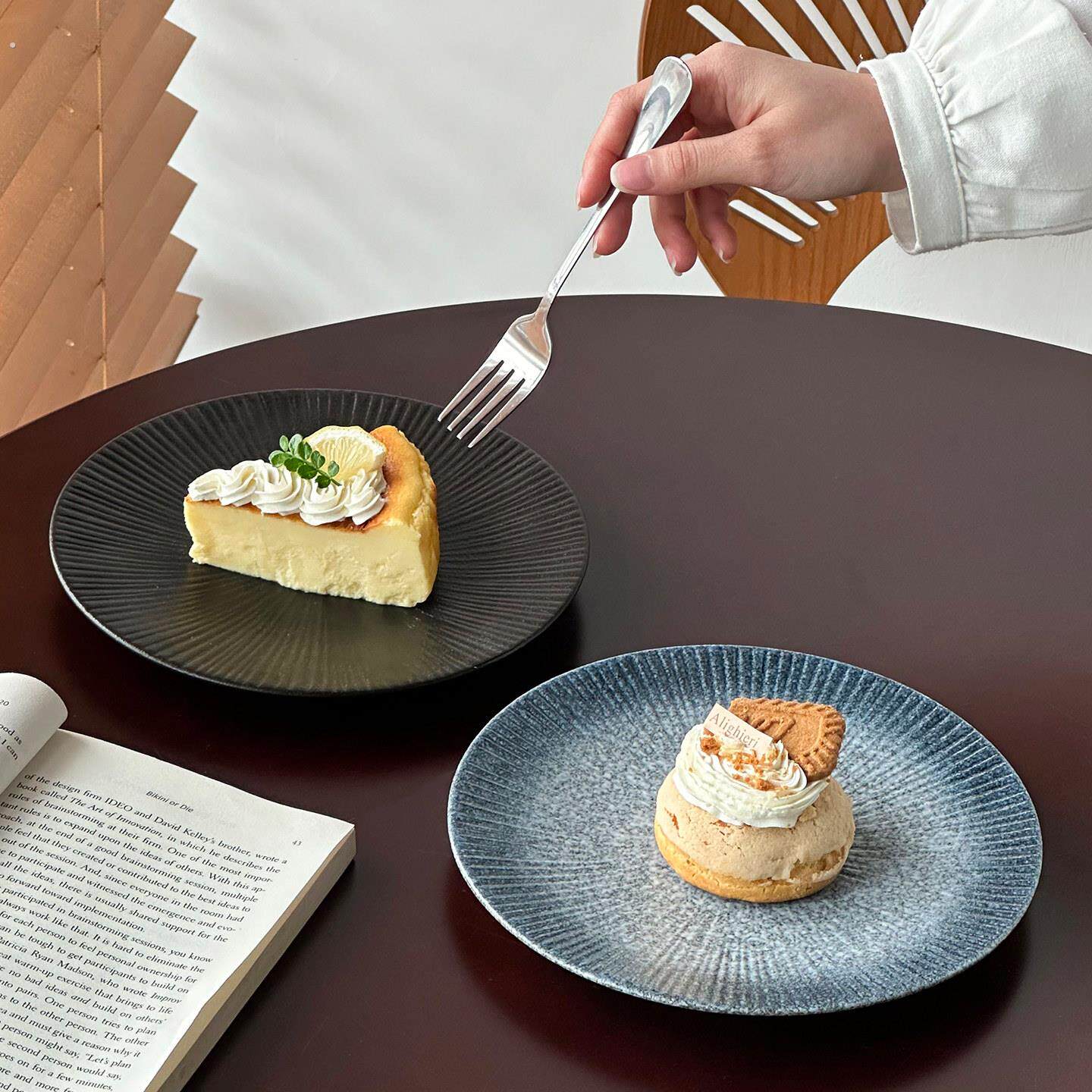 复古陶瓷盘甜品碟子蛋糕盘平盘高颜值餐具小众精致下午茶点心盘子