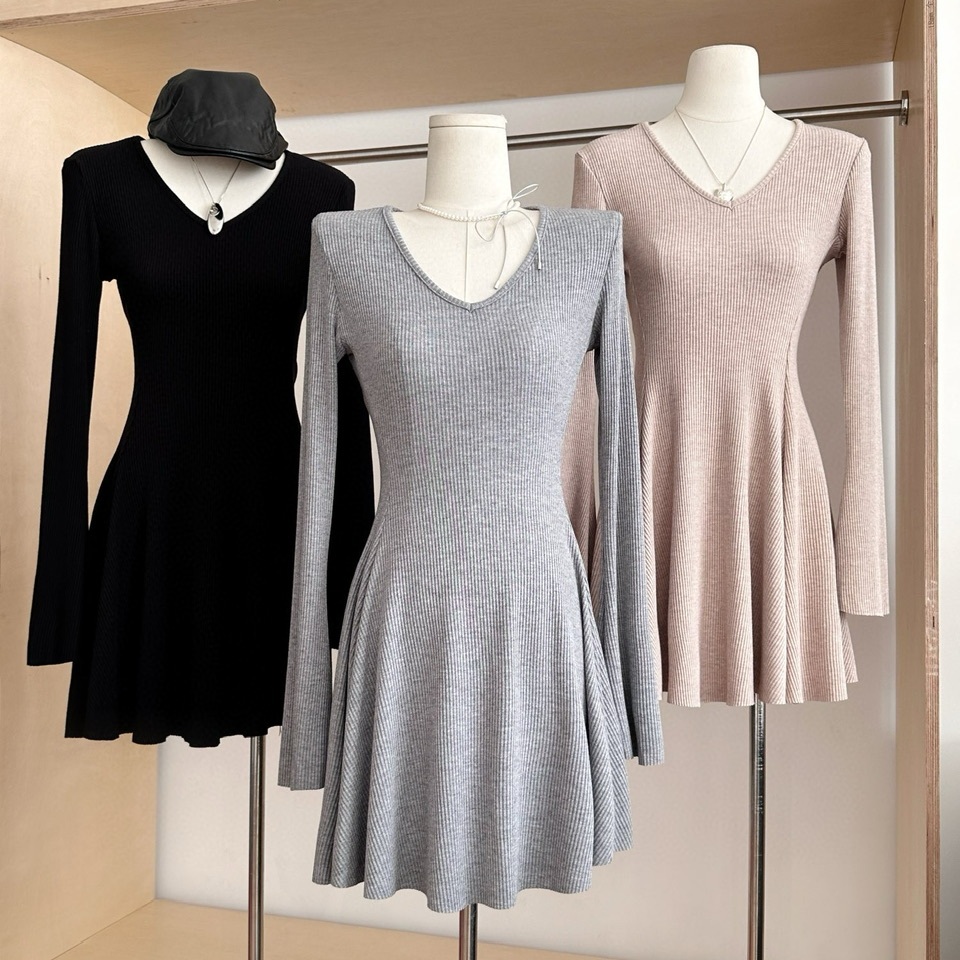 巨好看的收腰长袖针织连衣裙女