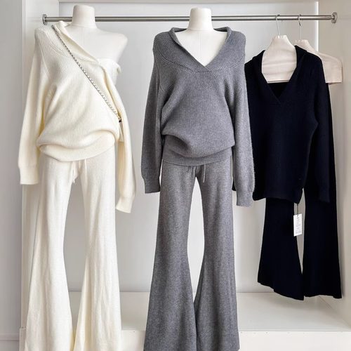 软糯毛衣V领针织衫+微喇休闲裤