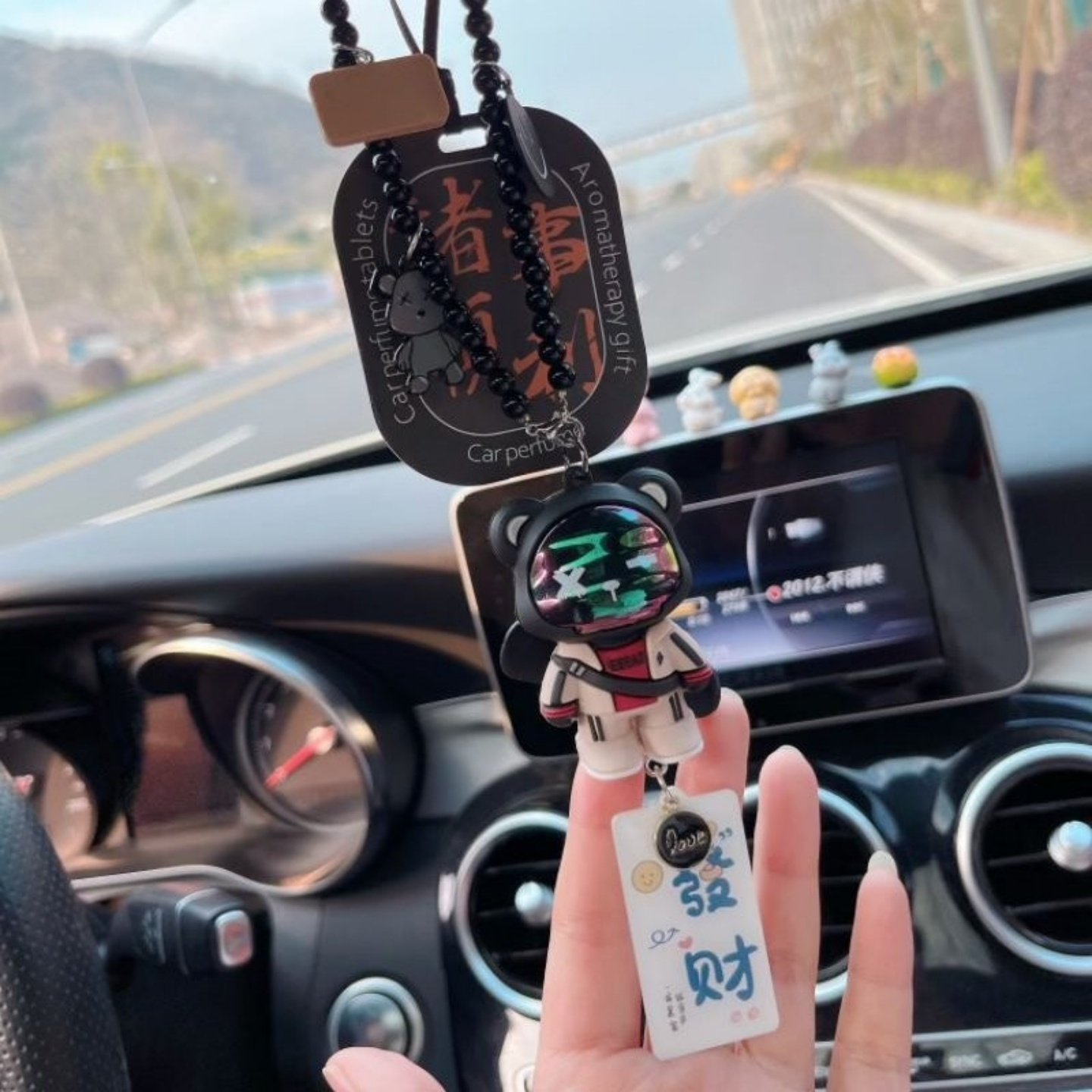 新款潮酷小熊汽车挂件男车内吊饰车载创意卡通小熊后视镜香薰挂件,汽车用品/电子/清洗/改装,车挂,淘宝优惠券,粉丝福利购,淘宝优惠卷