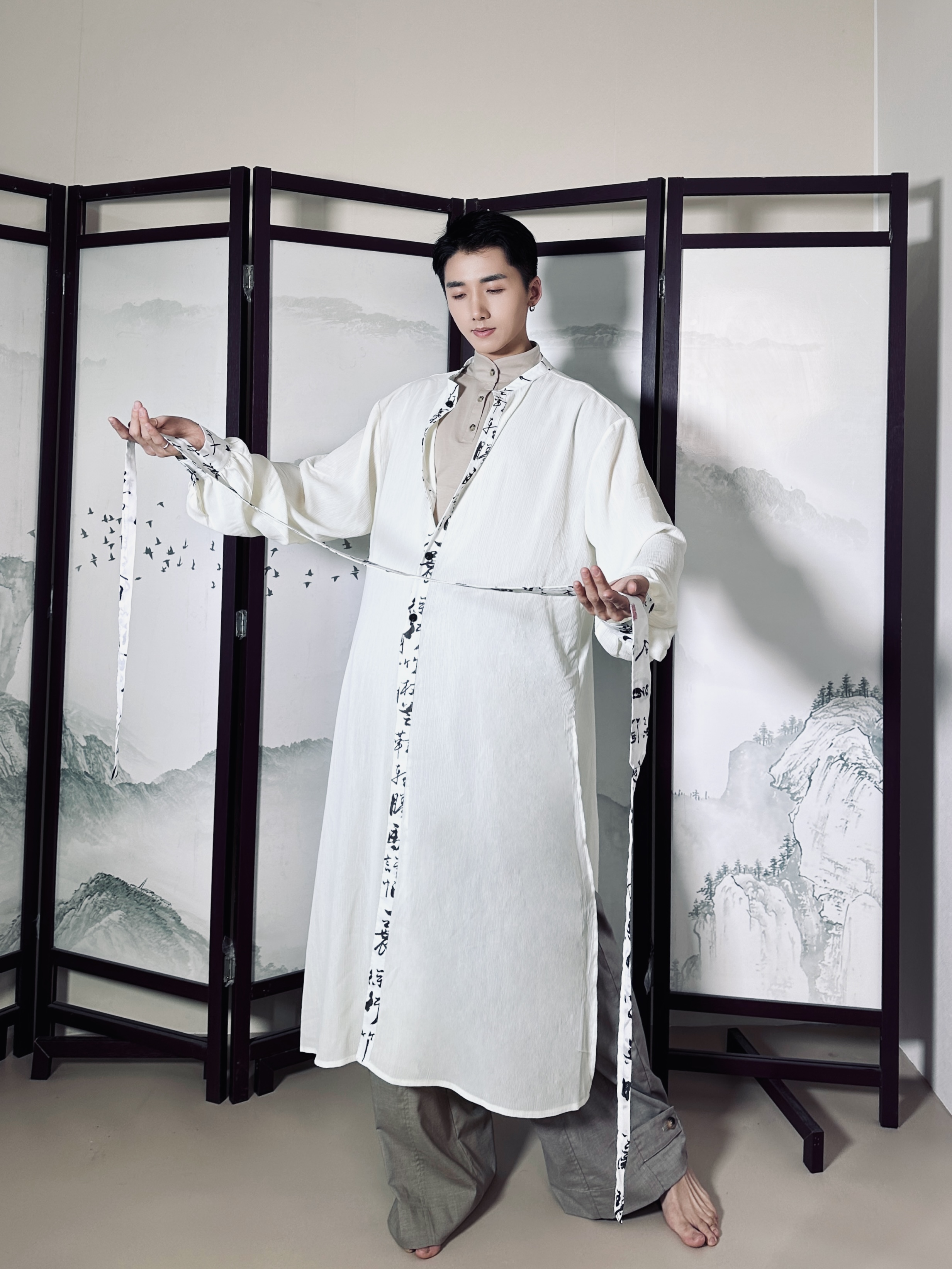 【余二制衣】新中式三色书法拼接圆领长衫