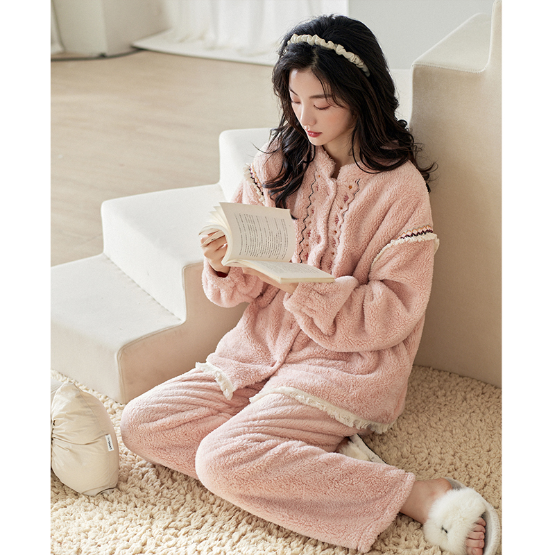 冬季睡衣女珊瑚绒加厚加绒甜美可外穿家居服秋冬款法兰绒保暖套装