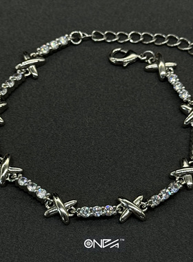 ONEPART设计感X形荆棘拼接小方糖锆石手链铜合金合成锆石手链