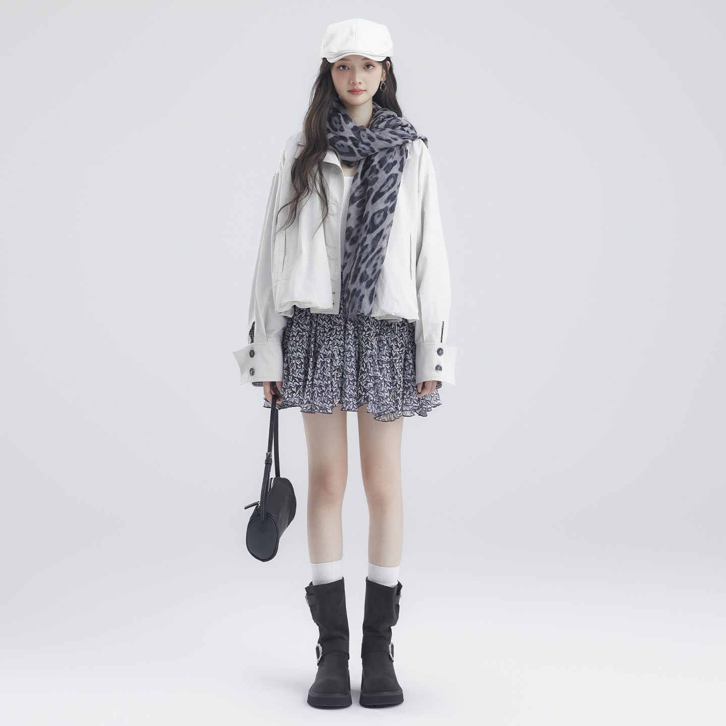 小鹿米色短款廓形外套