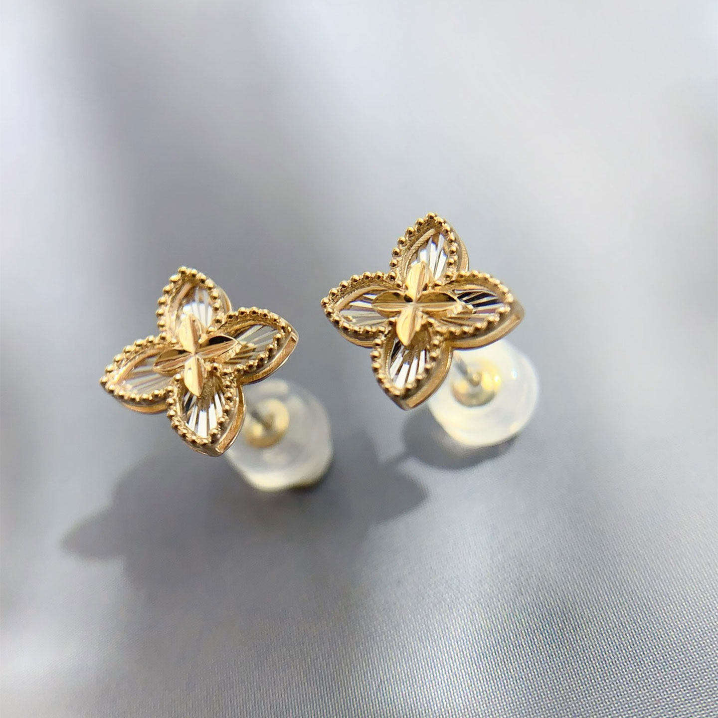 18K金四叶草耳钉双色车花耳环