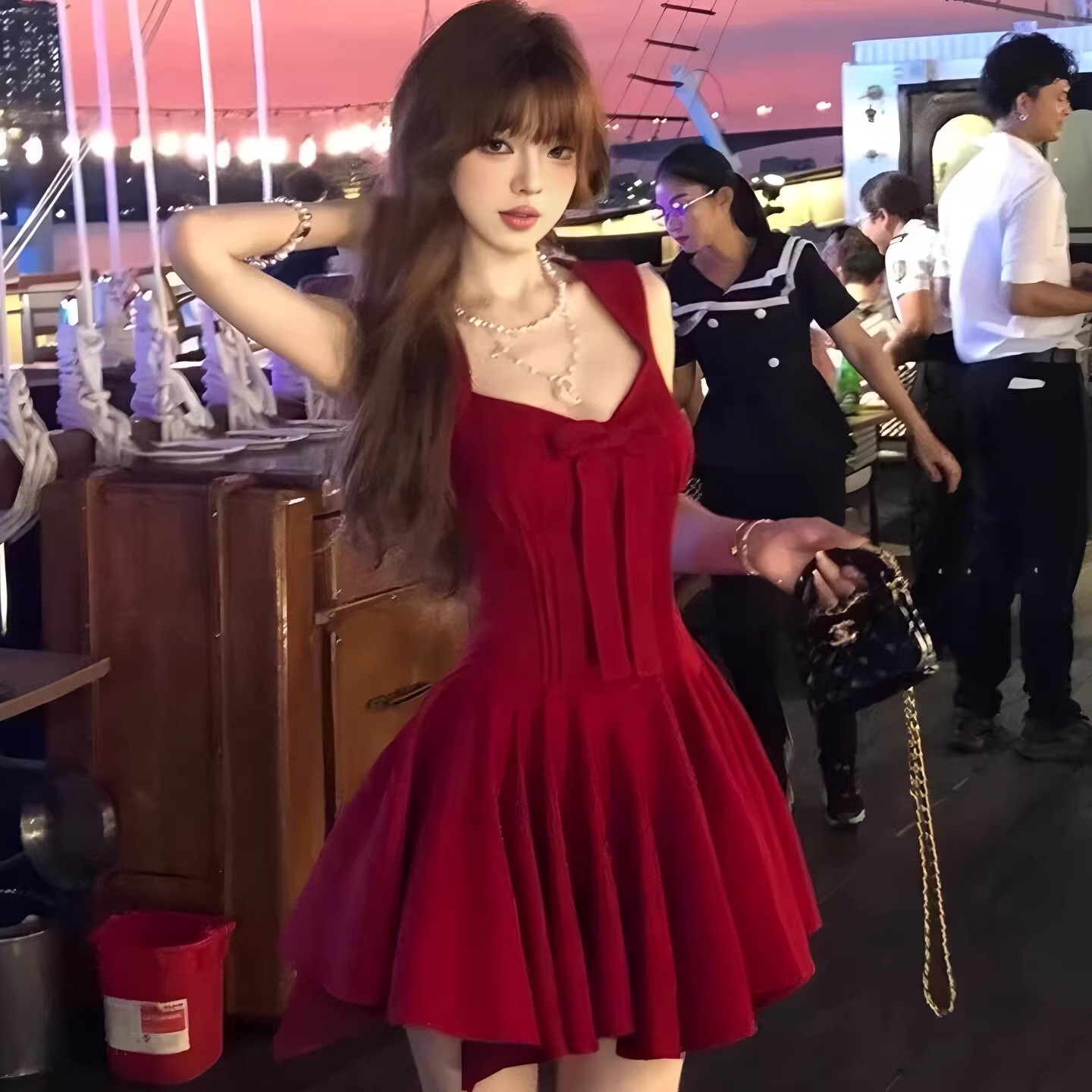 红色连衣裙女轻奢高级感2025夏季新款小个子蝴蝶结千金感无袖裙子