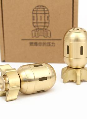 黄铜实心鱼雷炸弹解压转转指尖陀螺手把件工艺品办公室桌面摆件