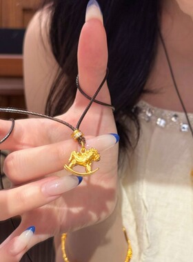 新中式国潮风旋转摇摇小木马吊坠马上有钱项链时尚气质锁骨链皮绳