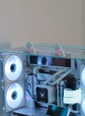 白粉蝴蝶结亚克力机箱桌面摆件