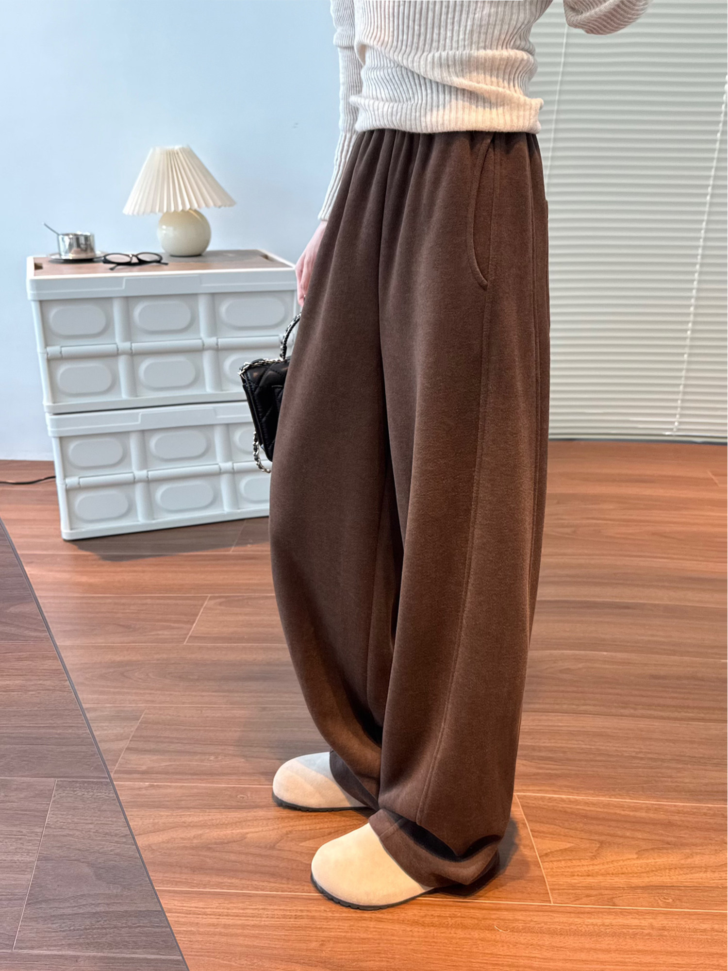 醋酸羊毛休闲卫裤女秋冬新款棕咖色运动直筒加厚弯刀糯米阔腿裤子