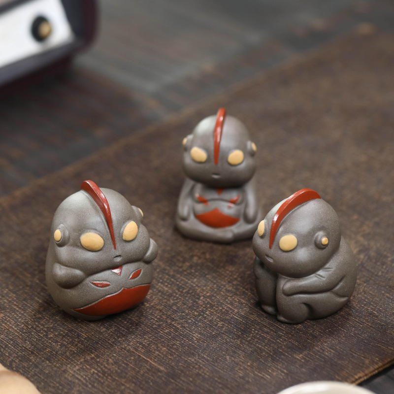 宜兴紫砂茶宠奥凸曼动漫摆件手绘创意茶具茶桌配件雕塑精品可养