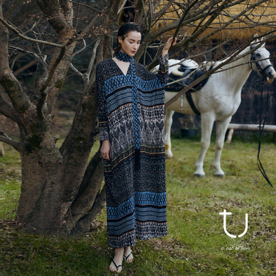 TU羊毛印花V领阔版连衣裙