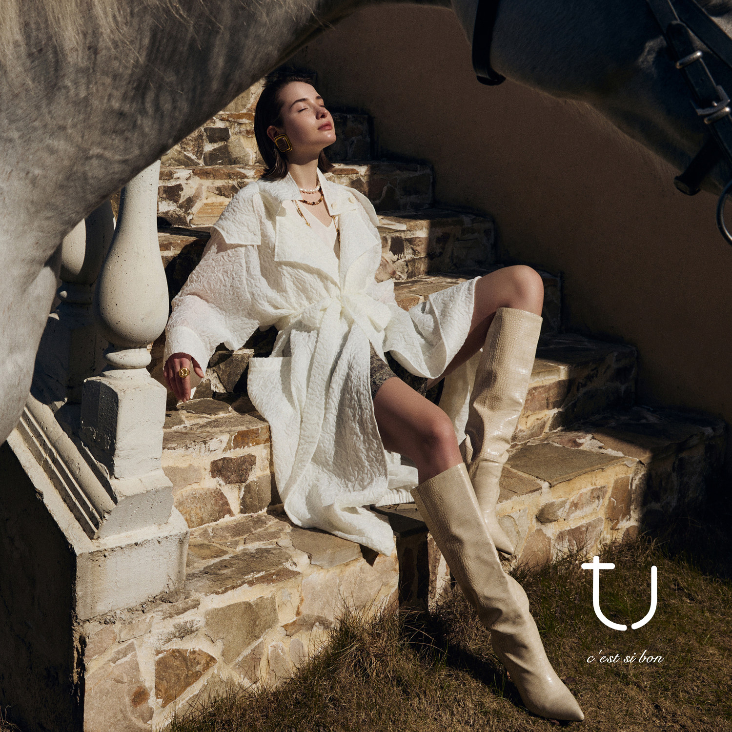 TU 漫序 肌理感系带收腰连帽风衣26年春季新款松弛廓形长外套