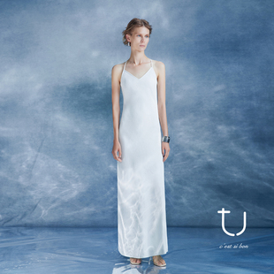 TU女装 进口亚麻V领优雅吊带连衣裙松弛感舒适穿搭老钱度假风裙子