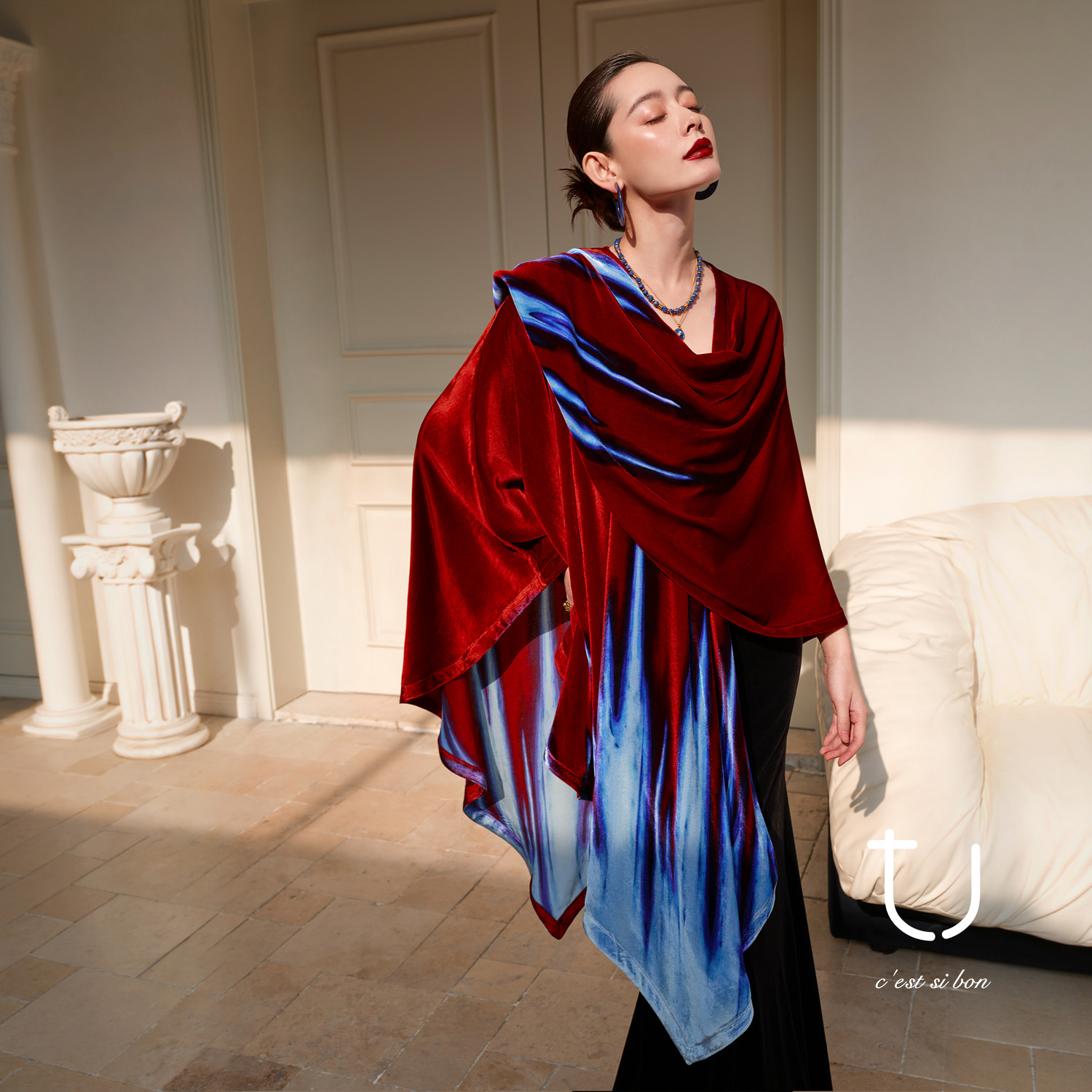 TU女装 真丝丝绒渐变流光新年战袍斗篷披肩2026年春夏新款外套