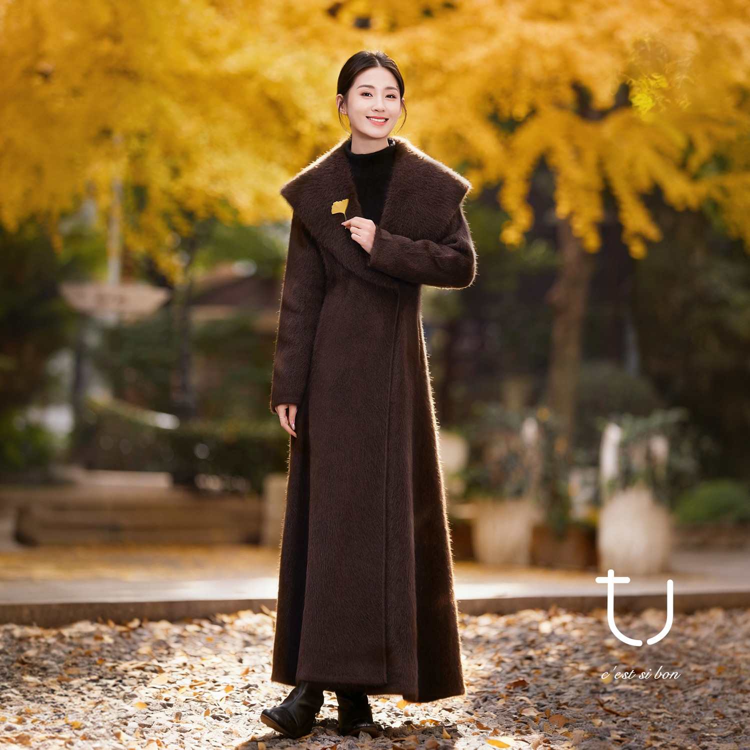 TU女装 1oo牦牛绒拉绒大翻领收腰毛呢外套25冬新款沙漏腰加厚大衣