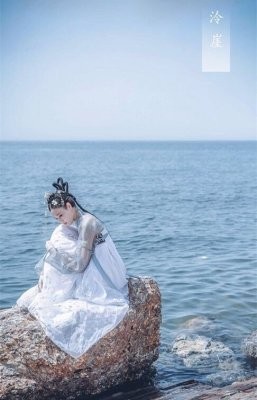 汉齐彩云襦裙汉绣服间襦服款银新装襟胸刺服传对睿唐