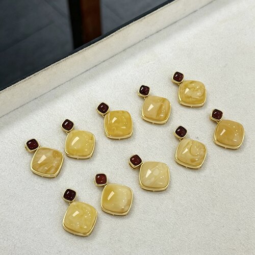 天然琥珀蜜蜡925银吊坠多样性发其一